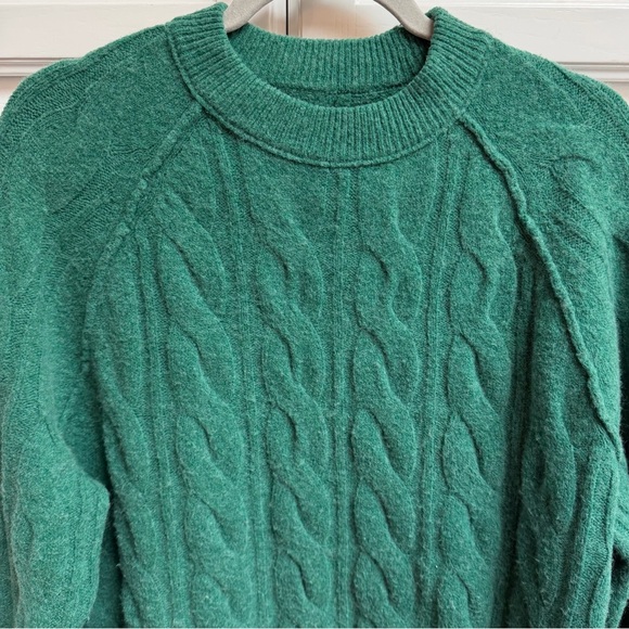 Aerie Unreal Cable Knit Crewneck Sweater in Green Size Small - Picture 4 of 10